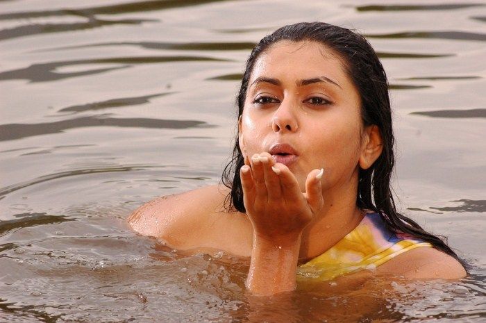  Hot  pictures of the Hotest Actress pics